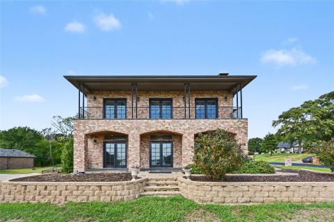 208 Cape Shore Drive, Mabank