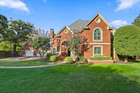 82 Remington Drive W
