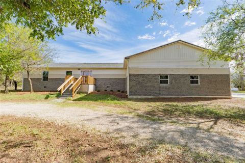 211 E Bay Drive