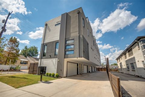 4301 Bowser Avenue 104