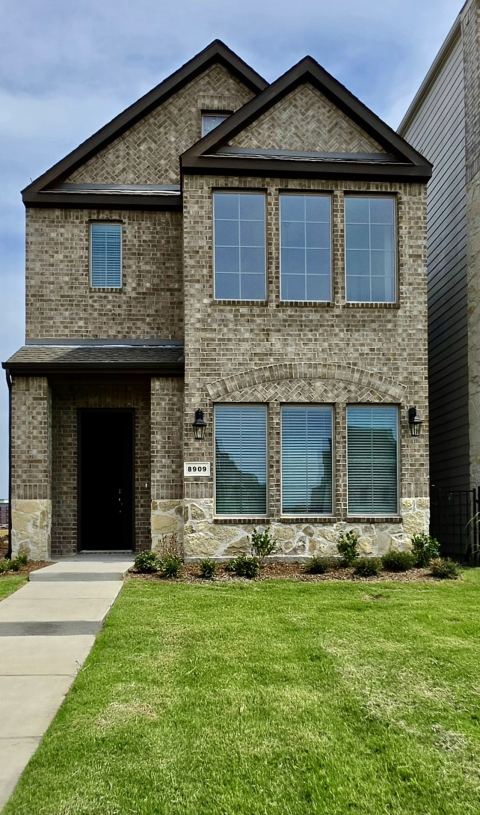 8909 Shoppers Lane, Plano