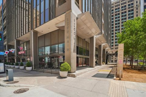 1200 MAIN Street 2108