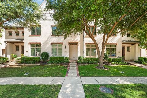832 Lake Vista Place