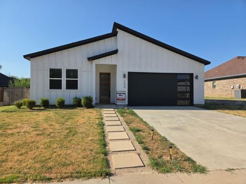 2604 Flora Lane