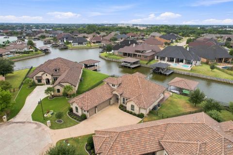 1601 Malibu Bay Court, Granbury
