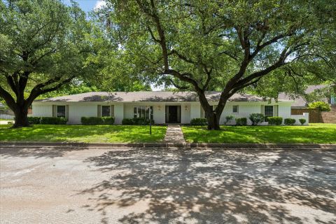 4113 Ridglea Country Club Drive