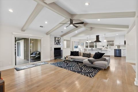 6330 E Lovers Lane, Dallas