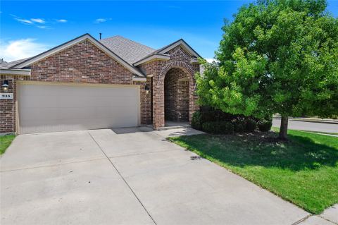 945 Lake Woodland Drive