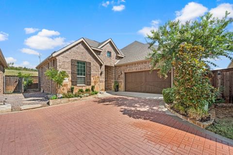 1833 Spotted Fawn Drive