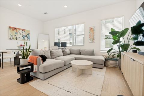 427 W 10th Street 201