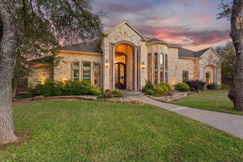 10020 Hidden Bluff