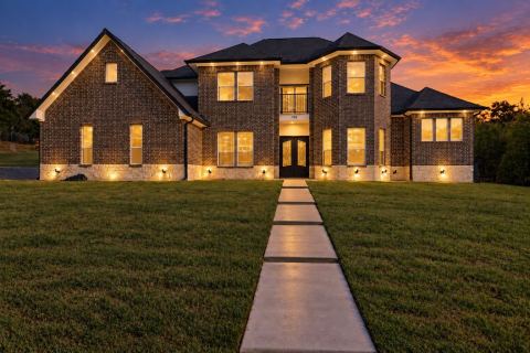 702 Linkcrest Drive